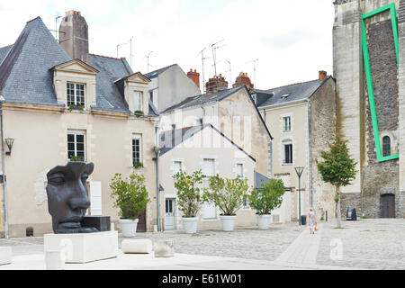 ANGERS, Frankreich - 28. Juli 2014: Statue auf der Rue du Musée Street in Anges, Frankreich. Angers ist Stadt im Westen Frankreichs und der h Stockfoto