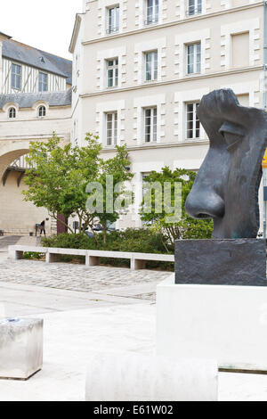 ANGERS, Frankreich - 28. Juli 2014: Skulptur an der Rue du Musée Street in Anges, Frankreich. Angers ist Stadt im Westen Frankreichs und th Stockfoto