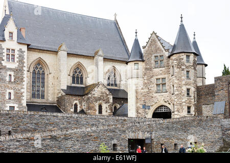 ANGERS, Frankreich - 28. Juli 2014: Innenhof von Schloss Angers, Frankreich. Château d ' Angers wurde im 9. Jahrhundert durch die Grafen gegründet. Stockfoto