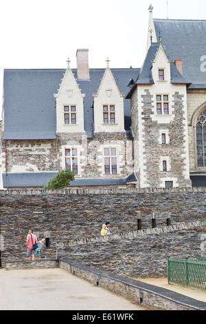ANGERS, Frankreich - 28. Juli 2014: Hof im Schloss von Angers, Frankreich. Château d ' Angers wurde im 9. Jahrhundert durch die Grafen von gegründet. Stockfoto