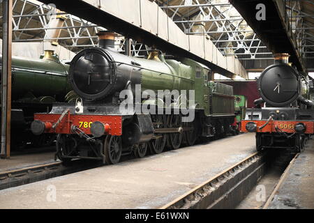 Dampfmaschinen in eine erhaltene Lokomotive Wartung Schuppen im Didcot Railway centre Stockfoto