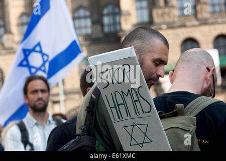 Stoppen Sie die Hamas, Demonstration zur Unterstützung Israels, Prag, Tschechien Stockfoto