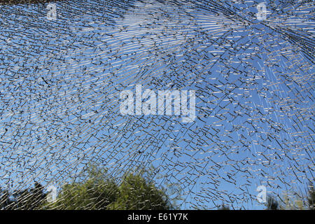 Glasfenster in 1 Million Stücke gebrochen Stockfoto