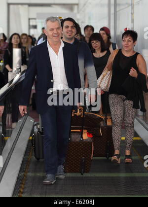 Tokio, Japan. 11. August 2014.  Kommen Sie Javier Aguirre (JPN), 11. August 2014 - Fußball: Japans neue Fußball-Team Cheftrainer, mit seiner Familie am Flughafen Tokio-Haneda Tokio Japan auf Augst 11, 2014. Bildnachweis: Motoo Naka/AFLO/Alamy Live-Nachrichten Stockfoto