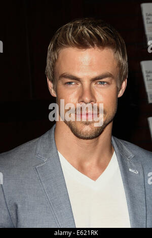 Los Angeles, Kalifornien, USA. 11. August 2014. Derek Hough unterschreibt Exemplare seines Buches "die Führung: Lektionen von A Life In Motion" am 11. August 2014 im Barnes & Noble - The Grove in Los Angeles, Kalifornien. USA. Bildnachweis: TLeopold/Globe Fotos/ZUMA Draht/Alamy Live-Nachrichten Stockfoto