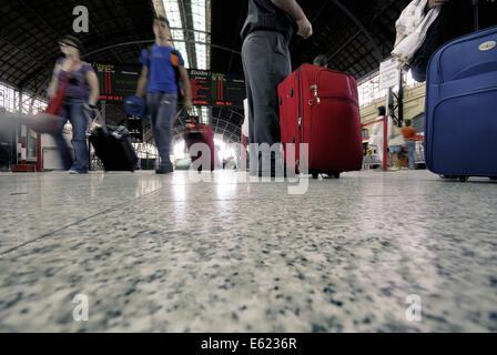 Pendler am Main train Station, Valencia, Spanien Stockfoto