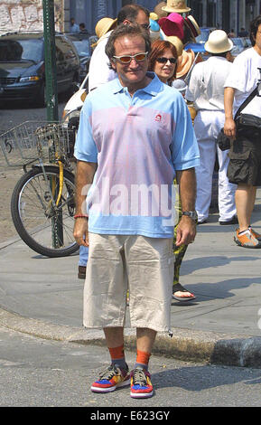 Datei-PIX: New York, NY, USA. 26. März 2014. Robin Williams Sichtung in SOHO am 26. März 2002 in New York City. Robin Williams ist tot, 11. August 2014 gefunden.  Bildnachweis: Marcel Thomas/ZUMA Draht/Alamy Live-Nachrichten Stockfoto