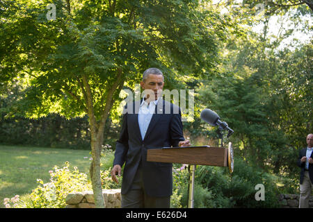 Chilmark, USA. 11. August 2014. US-Präsident Barack Obama macht eine Aussage über den Irak während seines Urlaubs auf Martha's Vineyard Chilmark, USA, 11. August 2014. In seiner Rede kündigte der Präsident, dass er neue irakische Premierminister Haider Al-Abadi, um seine Unterstützung und herzlichen Glückwunsch bieten berufen hatte. Bildnachweis: Rick Friedman/Pool über CNP/Dpa - NO WIRE SERVICE - Credit: Dpa/Alamy Live-Nachrichten Stockfoto