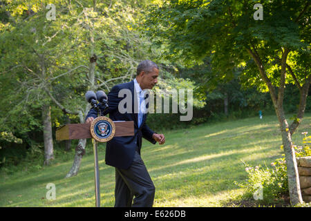 Chilmark, USA. 11. August 2014. US-Präsident Barack Obama macht eine Aussage über den Irak während seines Urlaubs auf Martha's Vineyard Chilmark, USA, 11. August 2014. In seiner Rede kündigte der Präsident, dass er neue irakische Premierminister Haider Al-Abadi, um seine Unterstützung und herzlichen Glückwunsch bieten berufen hatte. Bildnachweis: Rick Friedman/Pool über CNP/Dpa - NO WIRE SERVICE - Credit: Dpa/Alamy Live-Nachrichten Stockfoto