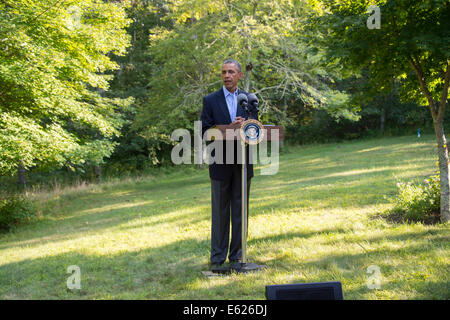 Chilmark, USA. 11. August 2014. US-Präsident Barack Obama macht eine Aussage über den Irak während seines Urlaubs auf Martha's Vineyard Chilmark, USA, 11. August 2014. In seiner Rede kündigte der Präsident, dass er neue irakische Premierminister Haider Al-Abadi, um seine Unterstützung und herzlichen Glückwunsch bieten berufen hatte. Bildnachweis: Rick Friedman/Pool über CNP/Dpa - NO WIRE SERVICE - Credit: Dpa/Alamy Live-Nachrichten Stockfoto