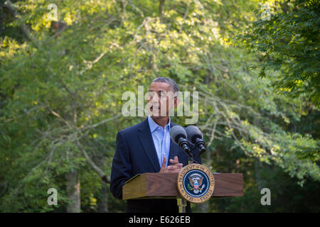 Chilmark, USA. 11. August 2014. US-Präsident Barack Obama macht eine Aussage über den Irak während seines Urlaubs auf Martha's Vineyard Chilmark, USA, 11. August 2014. In seiner Rede kündigte der Präsident, dass er neue irakische Premierminister Haider Al-Abadi, um seine Unterstützung und herzlichen Glückwunsch bieten berufen hatte. Bildnachweis: Rick Friedman/Pool über CNP/Dpa - NO WIRE SERVICE - Credit: Dpa/Alamy Live-Nachrichten Stockfoto