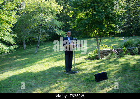 Chilmark, USA. 11. August 2014. US-Präsident Barack Obama macht eine Aussage über den Irak während seines Urlaubs auf Martha's Vineyard Chilmark, USA, 11. August 2014. In seiner Rede kündigte der Präsident, dass er neue irakische Premierminister Haider Al-Abadi, um seine Unterstützung und herzlichen Glückwunsch bieten berufen hatte. Bildnachweis: Rick Friedman/Pool über CNP/Dpa - NO WIRE SERVICE - Credit: Dpa/Alamy Live-Nachrichten Stockfoto