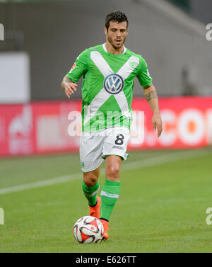 Wolfsburg, Deutschland. 10. August 2014. Wolfsburgs Vieirinha in Aktion während der Fußball-Testspiel zwischen VfL Wolfsburg und Atletico Madrid in der Volkswagen Arena in Wolfsburg, Deutschland, 10. August 2014. Foto: Thomas Eisenhuth/Dpa/Alamy Live News Stockfoto