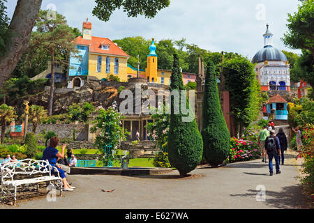 Die zentrale Piazza in Portmerion Dorf, Wales Stockfoto