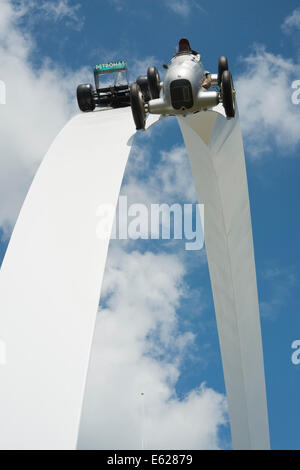 Mercedes-Skulptur von Gerry Judah beim Goodwood Festival of Speed 2014 Stockfoto