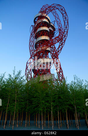 Umkreisen Sie Turm von Arcelor Mittal im Queen Elizabeth Olympic Park Stratford. Stockfoto