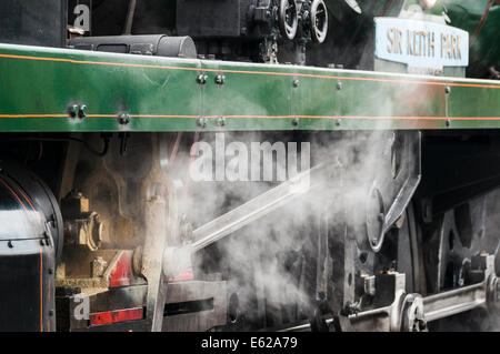 Schauen Sie nah an den Rädern und Pleuel Bulleid Licht Pacific 4-6-2 Dampf Lok keine 34053 Sir Keith Park Stockfoto