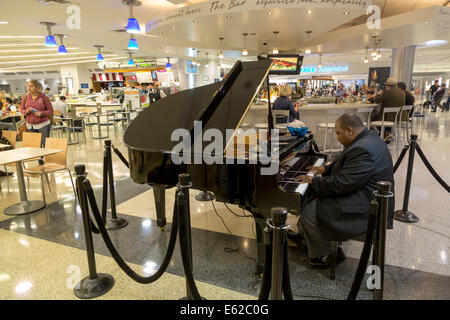Jazz-Pianist, Hartsfield-Jackson Atlanta International Airport, Georgia, USA Stockfoto