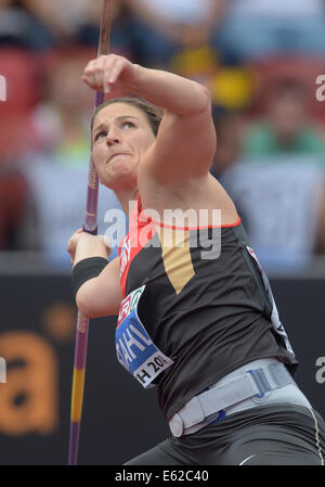 Zürich, Schweiz. 12. August 2014. Linda Stahl Deutschland konkurriert in der Frauen Javelin-Qualifikation am Europäischen Leichtathletik Weltmeisterschaften 2014 im Letzigrund Stadion in Zürich, Schweiz, 12. August 2014. Foto: Bernd Thissen/Dpa/Alamy Live News Stockfoto