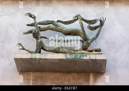 moderne Skulptur auf Regierungsgebäude, Alt-Havanna, Kuba Stockfoto