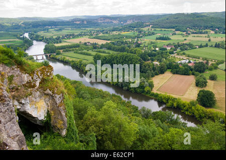 Blick über der Dordogne Fluss von der Stadt Domme aus gesehen Stockfoto