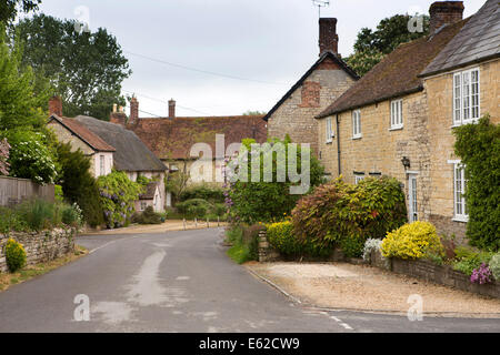 UK England, Dorset, Marnhull, Burton Street beherbergt Stockfoto
