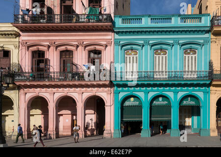 Gebäude gegenüber dem Capitol, Paseo del Prado (Marti), Havanna, Kuba Stockfoto