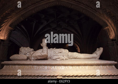 Vasco da Gama Grab in Kirche des Hieronymus-Kloster in Lissabon, Portugal. Stockfoto