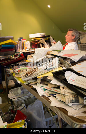 Geschäftsmann in Hamsterer" unordentlich Home Office, USA Stockfoto