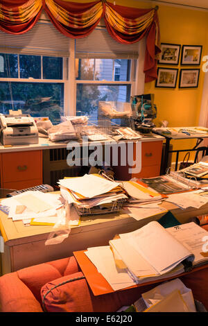 Messy Home Office, Wohnhaus, USA Stockfoto