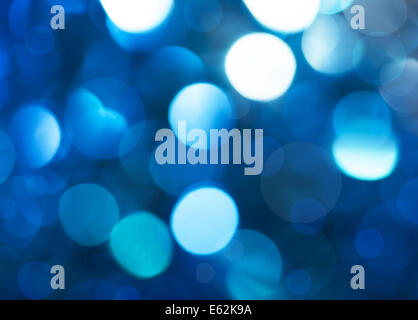 Defokussierten Vintage blau glänzende Lichter Weihnachten Bokeh Hintergrund. Stockfoto