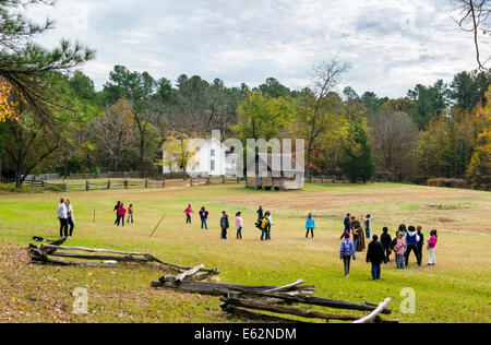 Schule Partei bei einem Besuch in der Duke Homestead und Tabakmuseum, Durham, North Carolina, USA Stockfoto