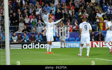 Cardiff, Wales, UK. 12. August 2014. UEFA SuperCup - Real Madrid CF V FC Sevilla im Cardiff City Stadium heute Abend: Cristiano Ronaldo von Real Madrid feiert sein erste Tor. Bildnachweis: Phil Rees/Alamy Live-Nachrichten Stockfoto