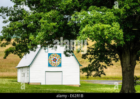 Scheune Quilt auf weißen Niederländisch Scheune, Lindside, West Virginia Stockfoto