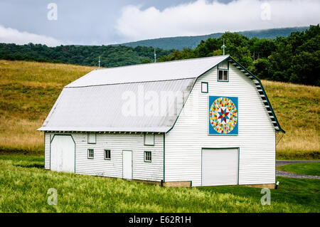 Scheune Quilt auf weißen Niederländisch Scheune, Lindside, West Virginia Stockfoto