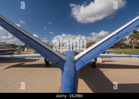 Israel. Ein Französisch-made "Fouga Magister" Schulflugzeug auf dem Display an der Israeli Air Force Museum am Hatzerim. Stockfoto