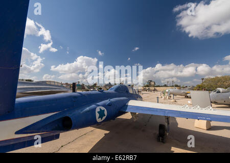 Israel. Ein Französisch-made "Fouga Magister" Schulflugzeug auf dem Display an der Israeli Air Force Museum am Hatzerim. Stockfoto