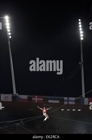 Zürich, Schweiz. 12. August 2014. 2014 European Athletics Championships, Letzigrund Stadion Zürich. Seiltänzer Freddy Nock bei der Eröffnungsfeier Credit: Action Plus Sport/Alamy Live News Stockfoto