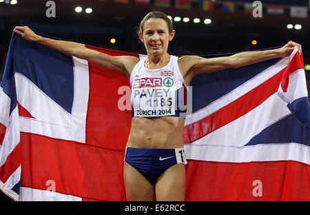 Zürich, Schweiz. 12. August 2014. 2014 European Athletics Championships, Letzigrund Stadion Zürich. 10000m Frauen Finale, Jo Pavey (GBR) Sieger in Credit Union Jack gewickelt: Action Plus Sport/Alamy Live News Stockfoto