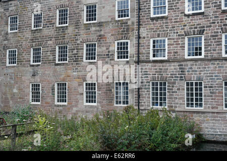 Alte Mühlengebäude in der Cromford Mill in Derbyshire England Großbritannien das Gebäude der ehemaligen Baumwollfabrik Derwent Valley wurde zum Weltkulturerbe erklärt Stockfoto