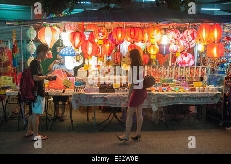 Papierlaternen für Verkauf in Chinatown, Singapur Stockfoto