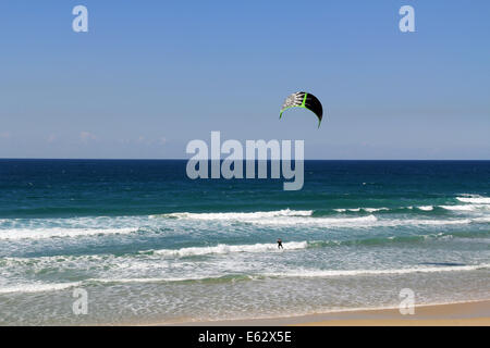 Kite-Surfen am Mittelmeer in Israel Stockfoto