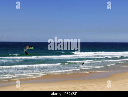 Kite-Surfen am Mittelmeer in Israel Stockfoto
