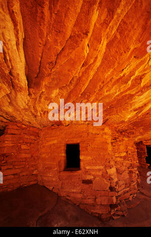 Haus in Brand Ruinen, Mule Canyon, Cedar Mesa, San Juan County, Utah, USA Stockfoto