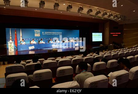 Nanjing. 13. August 2014. Die Pressekonferenz der grünen YOG und nachhaltige Entwicklung von Nanjing findet in Nanjing, auf Aug.13, 2014.The Konferenz stellt die Praxis des "grünen und nachhaltigen" Konzepts der Nanjing im Ort Bau-und CO2-Transport, etc. © Tao Xiyi/Xinhua/Alamy Live News Stockfoto