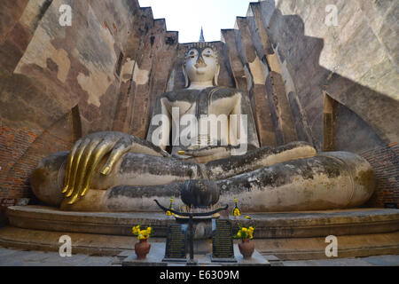 Sitzender Buddha im Wat Si Chum, Sukhothai, Thailand Stockfoto