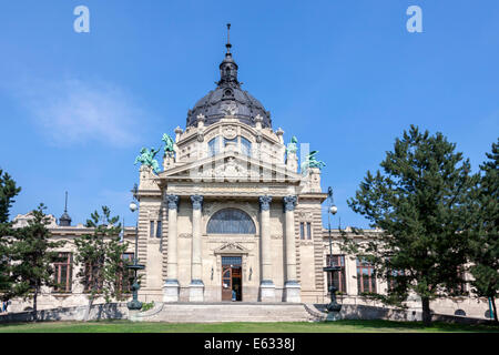 Széchenyi Thermalbad oder Széchenyi Gyógyfürdő, Neo-barocken Stil, das größte medizinische Bad in Europa, Budapest, Ungarn Stockfoto