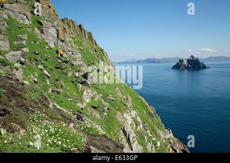 Irland Skellig Inseln. Blick vom Great Skellig auf Little Skellig Stockfoto