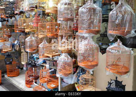 Vögel, Käfige und Zubehör auf den Vogel zu vermarkten, Kowloon, Hong Kong, China Stockfoto