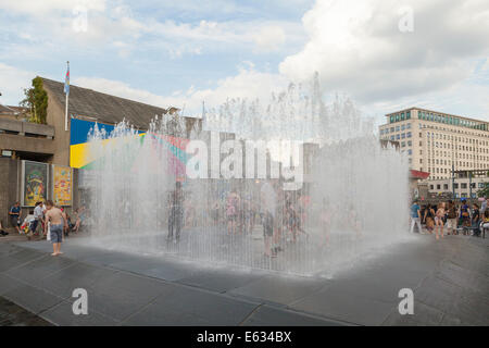 Erscheinenden Zimmer Brunnen auf der Southbank, London, England Stockfoto